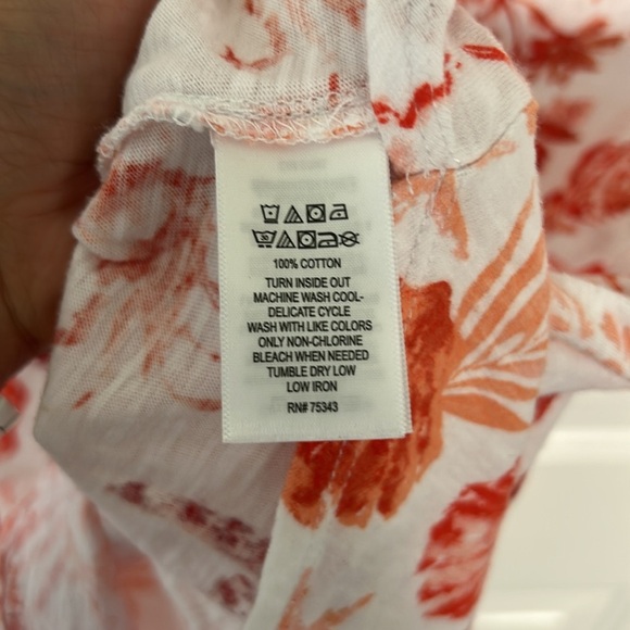 C&C California Red and Orange Seashell Print V-Neck T-Shirt Size 1X - Picture 5 of 5